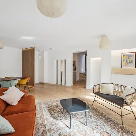 Maison Moderne Parisienne *